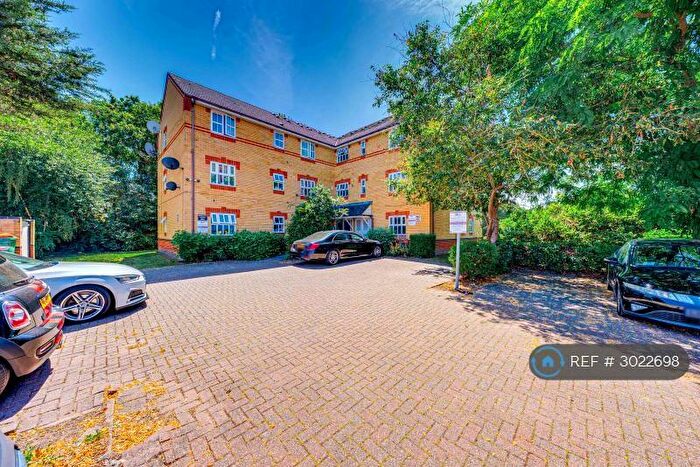 2 Bedroom Flat To Rent In Yeoman Close, London, E6