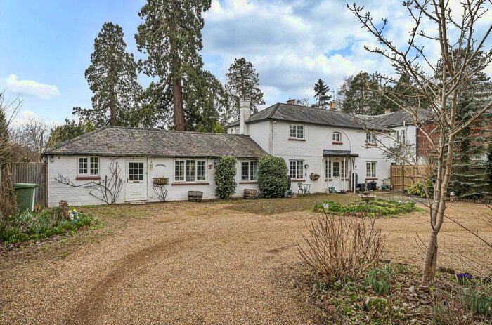 4 Bedroom Detached House For Sale In Mill Hill, Edenbridge, TN8