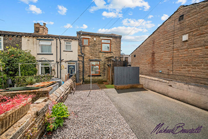 2 Bedroom End Of Terrace House For Sale In Folly Hall Road, Bradford, BD6