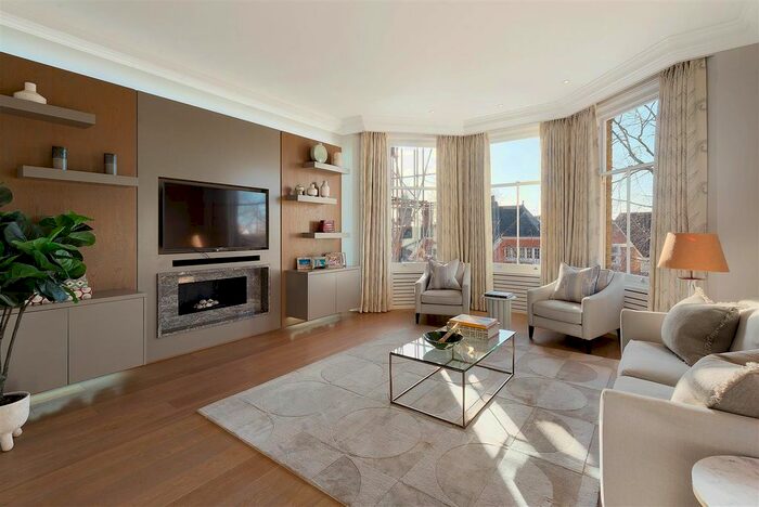 3 Bedroom Flat To Rent In Drayton Gardens, London, SW10