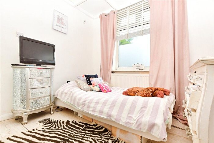 1 Bedroom Flat For Sale In Robin Hood Lane, Sutton, Surrey, SM1