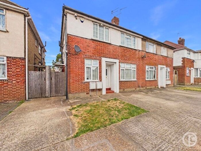 2 Bedroom Maisonette For Sale In Kenton Road, Harrow, HA3