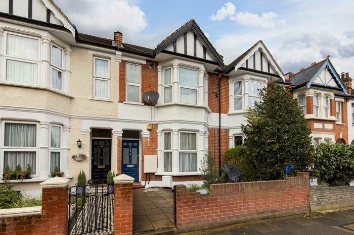2 Bedroom Ground Flat To Rent In Harpenden Road, Aldersbrook, E12