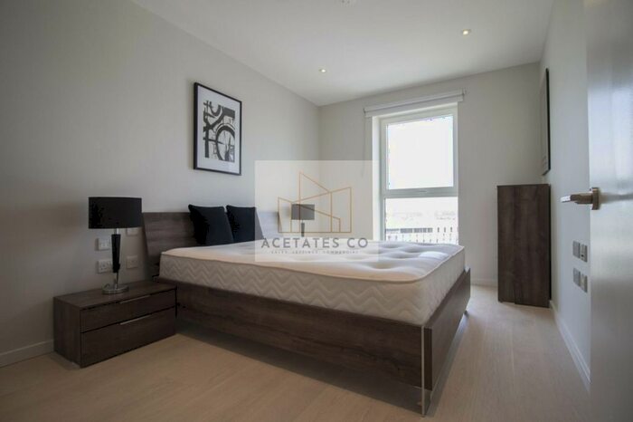 2 Bedroom Flat To Rent In Glasshouse Gardens, Stratford, London, E20