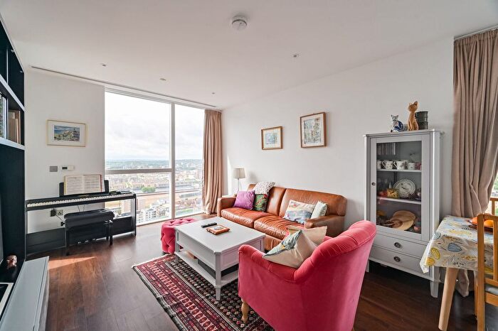 2 Bedroom Flat For Sale In Maine Tower, Canary Wharf, London, E14