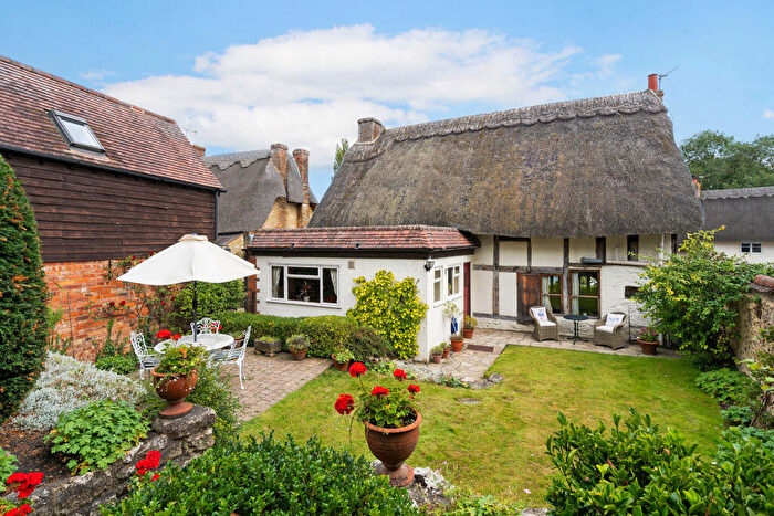 3 Bedroom Cottage For Sale In High Street, Long Crendon, HP18