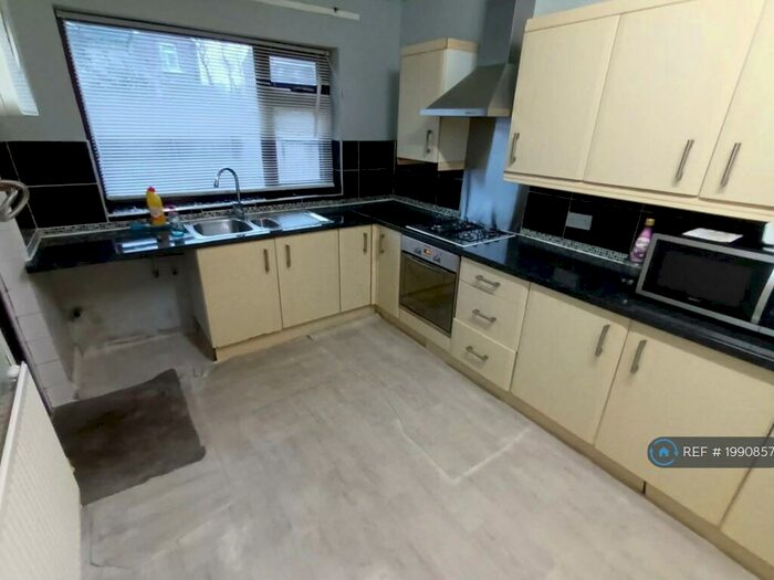 3 Bedroom Terraced House To Rent In Forest Range, Manchester, M19