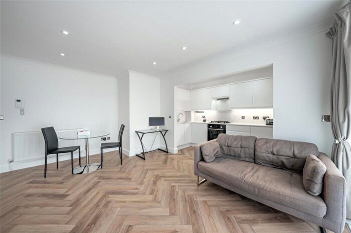 1 Bedroom Apartment For Sale In Regent Court, North Bank, London, NW8