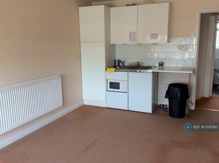 1 Bedroom Flat To Rent In Bartley Avenue, Totton, SO40