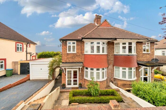 3 Bedroom Semi-Detached House To Rent In Heatherbank London, SE9