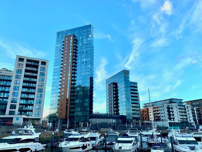 3 Bedroom Apartment To Rent In Ocean Way, Southampton, SO14