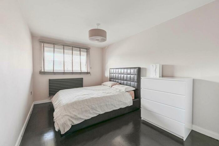 1 Bedroom Flat To Rent In Mary Dachelor Close, Camberwell, London, SE5