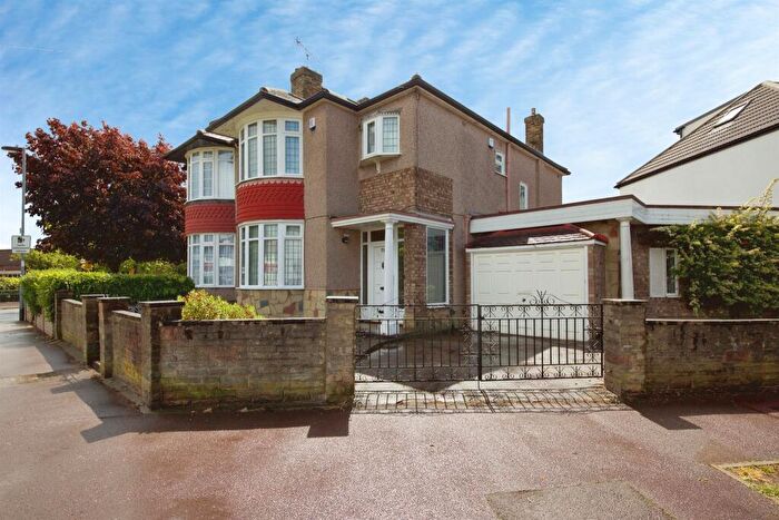 3 Bedroom End Of Terrace House For Sale In Woodbridge Road, Barking, IG11