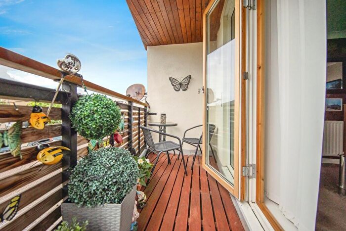 2 Bedroom Flat For Sale In Hening Avenue, Ipswich, IP3