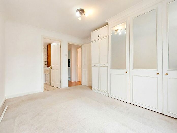 2 Bedroom Flat To Rent In Woodside Grange, Woodside Park, London, N12