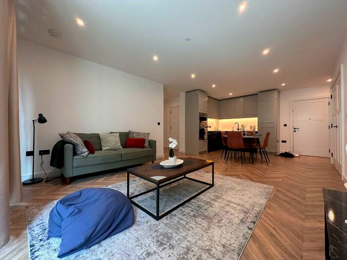 2 Bedroom Flat To Rent In Brook Street, Kingston Upon Thames, Surrey, KT1