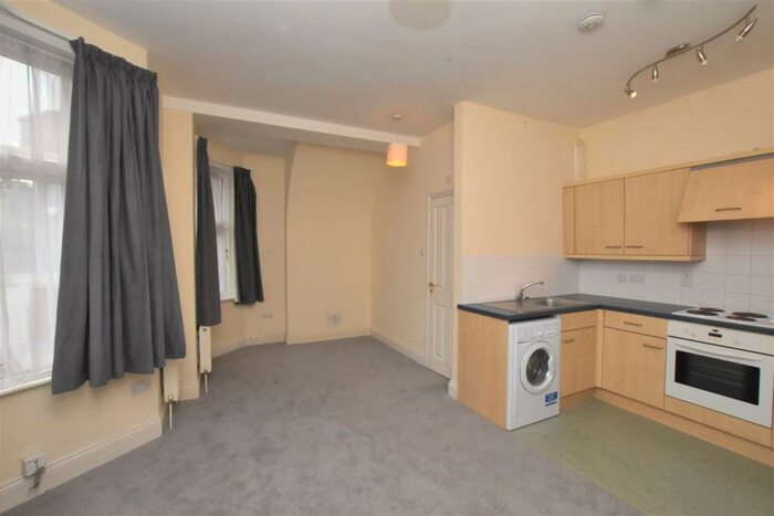 Studio To Rent In Redlands Road, Reading, RG1