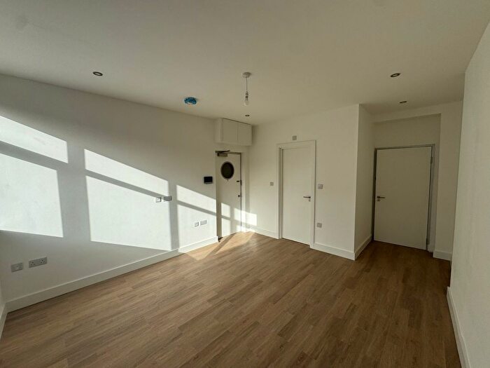 1 Bedroom Studio To Rent In Flat, North End, Croydon, CR0