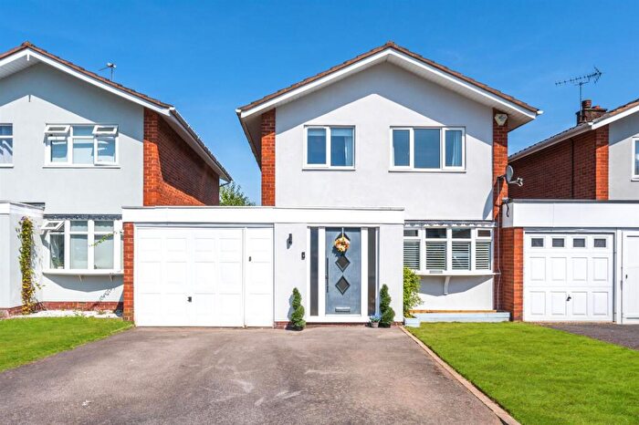 3 Bedroom Link Detached House For Sale In Ravenswood Drive, Solihull, B91