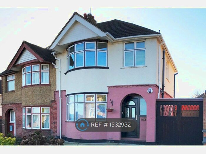 3 Bedroom Semi-Detached House To Rent In Somerset Avenue, Luton, LU2