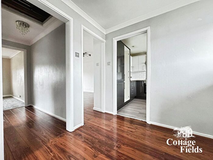 2 Bedroom Maisonette To Rent In Carterhatch Lane, Enfield, EN1