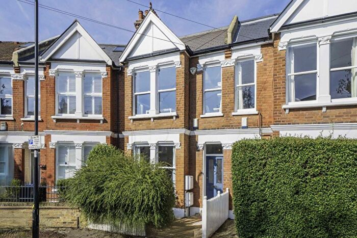 2 Bedroom Flat For Sale In Weston Road, Chiswick, W4
