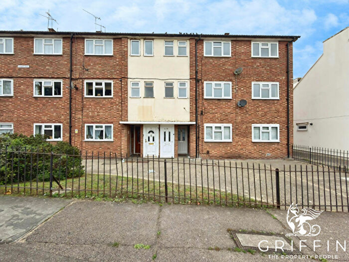 2 Bedroom Flat To Rent In Harwood Court, Kent Road, Grays, RM17
