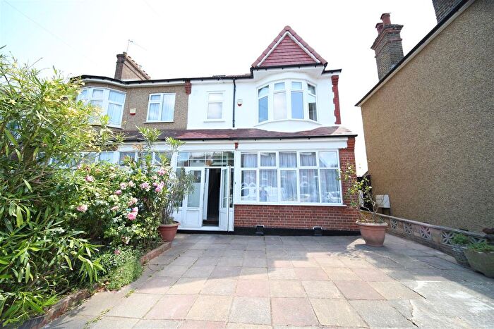 4 Bedroom End Of Terrace House To Rent In Chelmsford Road, London, N14