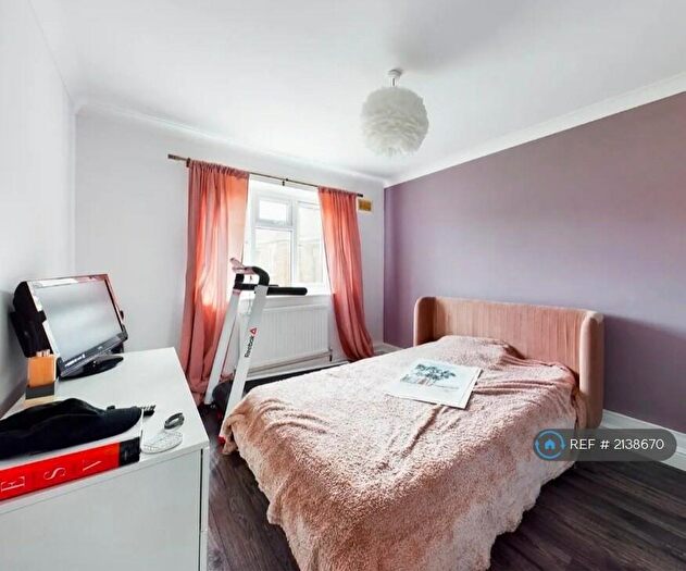 2 Bedroom Flat To Rent In Galey Green, South Ockendon, RM15