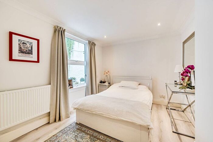 2 Bedroom Flat For Sale In Claverton Street, Pimlico, London, SW1V