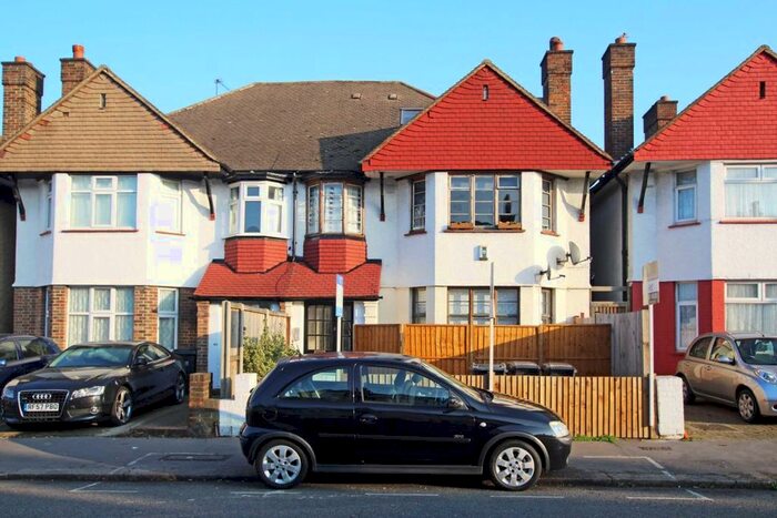 2 Bedroom Flat To Rent In The Mews, Norbury Crescent, London, SW16