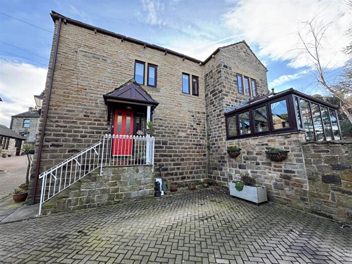 3 Bedroom Cottage For Sale In King Street, Skelmanthorpe, Huddersfield, HD8