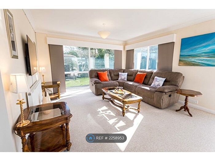 3 Bedroom Bungalow To Rent In Berkley Ave, Ferndown, BH22