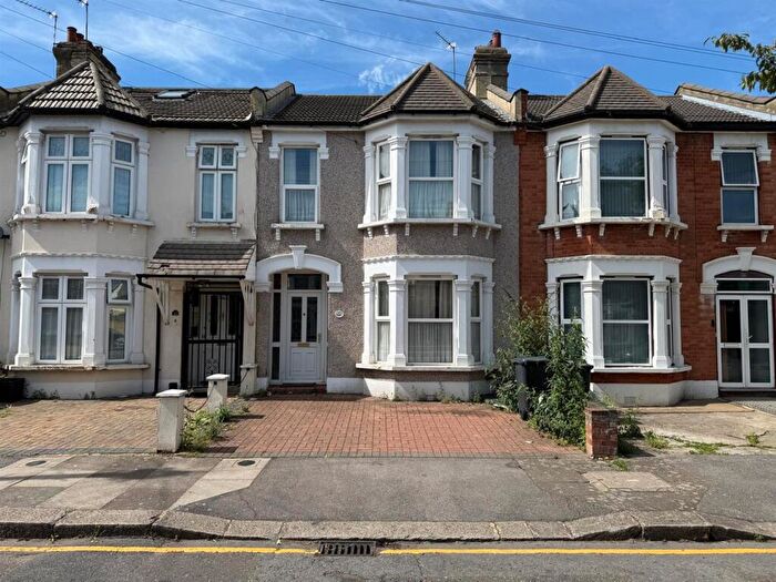 2 Bedroom House For Sale In Clandon Road, Seven Kings, IG3