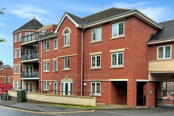 2 Bedroom Flat To Rent In Coningsby Road, High Wycombe, HP13