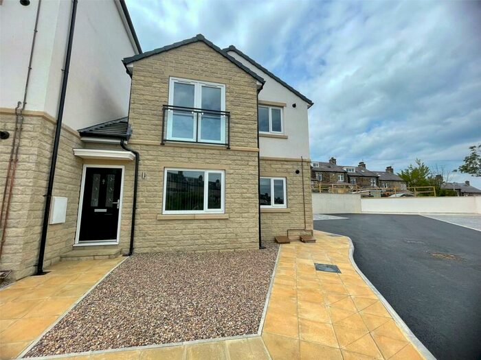 2 Bedroom Flat To Rent In Arrow House, Springhurst Road, BD18