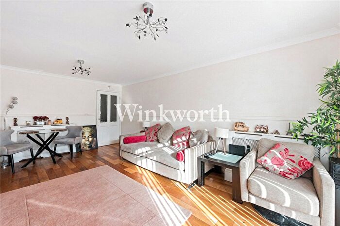 2 Bedroom Flat For Sale In Academia Way, London, N17