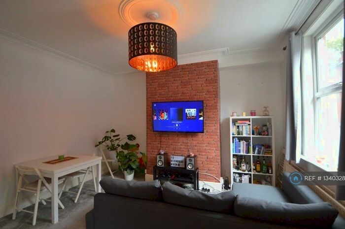 2 Bedroom Terraced House To Rent In Vicarage Avenue, Leeds, LS5