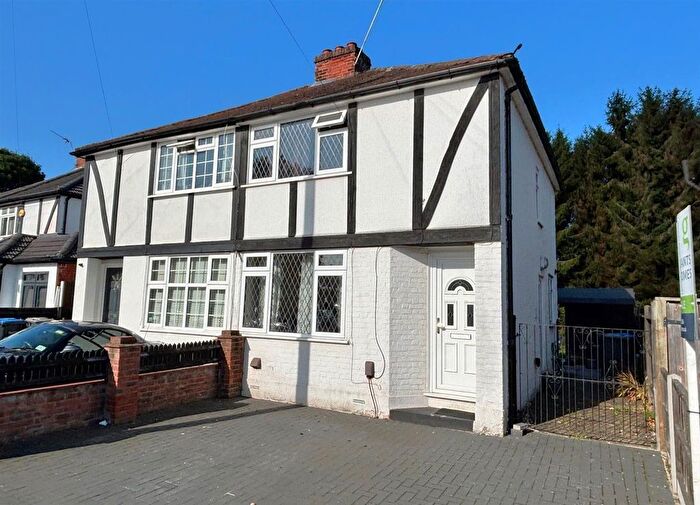 2 Bedroom Semi-Detached House For Sale In Bois Hall Road, Addlestone, KT15