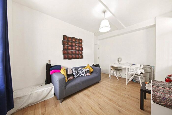 3 Bedroom Flat To Rent In Camden Park Road, Camden, NW1