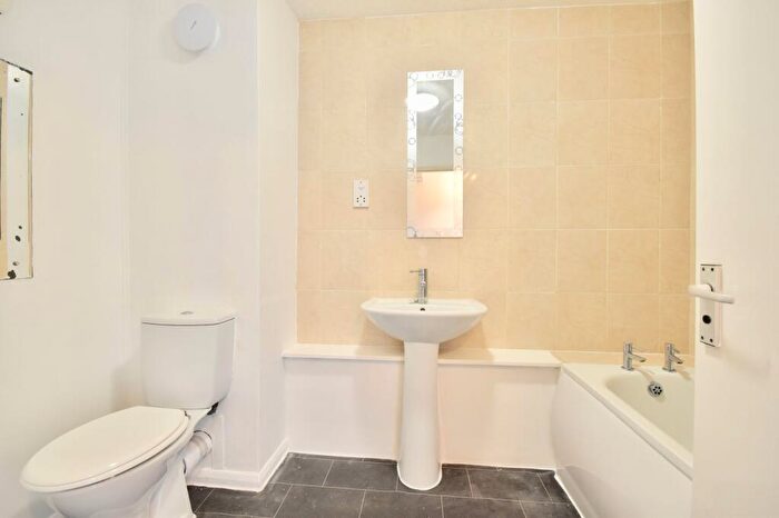 1 Bedroom Flat For Sale In Church Road, Great Bookham, KT23