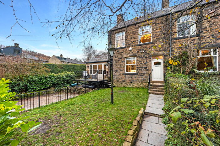 3 Bedroom Semi-Detached House For Sale In Lowerfields, Dobcross, Saddleworth, OL3