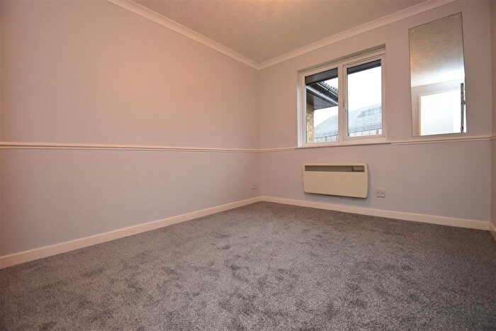 1 Bedroom Flat To Rent In St. Georges Close, Horley, RH6