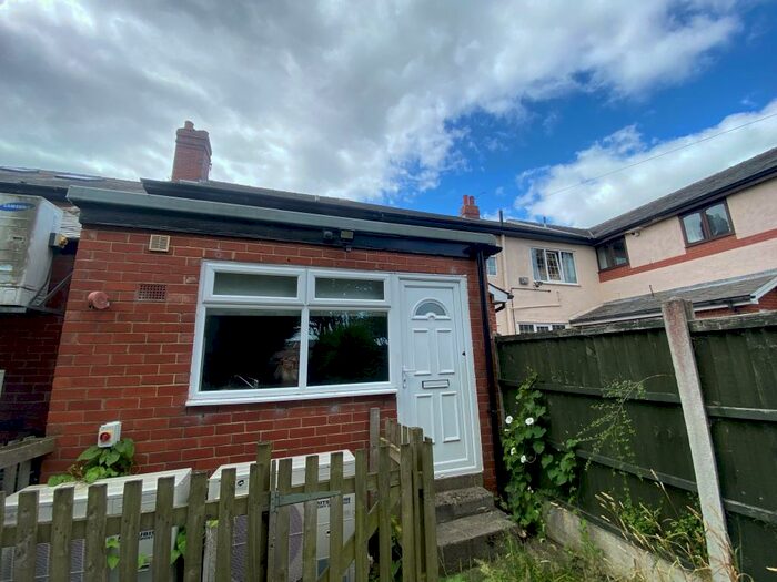 2 Bedroom House To Rent In Broadgate Lane, Horsforth, Leeds, LS18