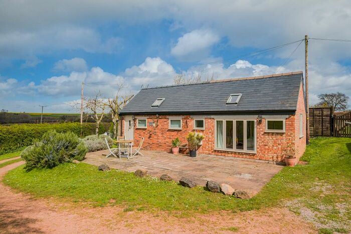 1 Bedroom Detached Bungalow For Sale In The Bull Pen, Three Ashes, HR2