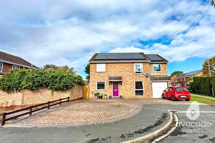 5 Bedroom Detached House For Sale In Somerville Drive, Bicester, OX26