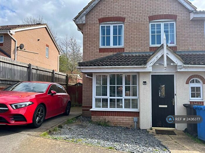 3 Bedroom Semi-Detached House To Rent In Abbots Close, Kettering, NN15