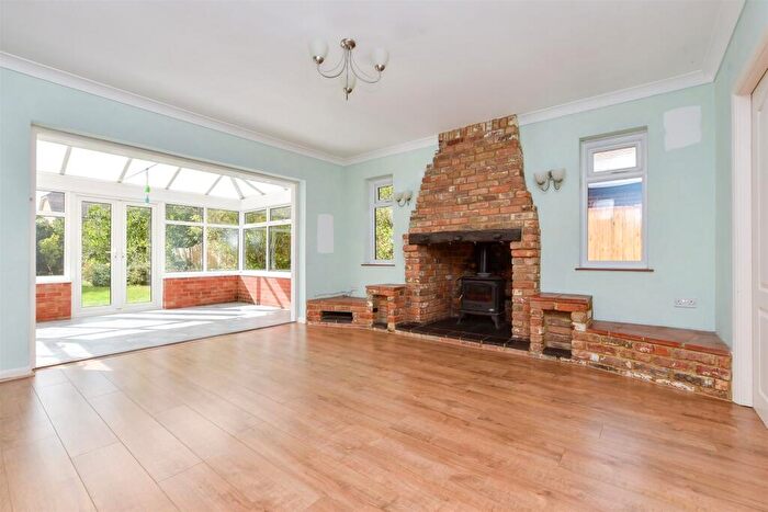 4 Bedroom Chalet For Sale In Maydowns Road, Chestfield, Whitstable, Kent, CT5