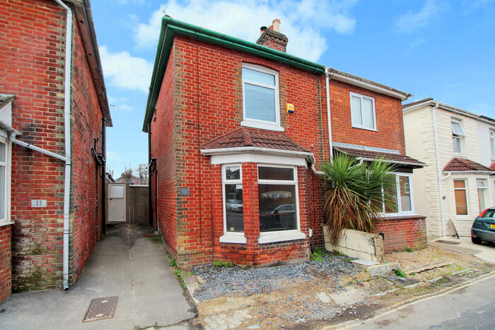 3 Bedroom Semi-Detached House To Rent In Woolston, Southampton, SO19