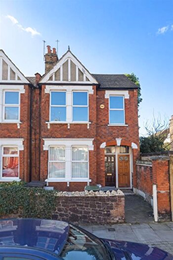 Studio To Rent In Foyle Road, London, N17